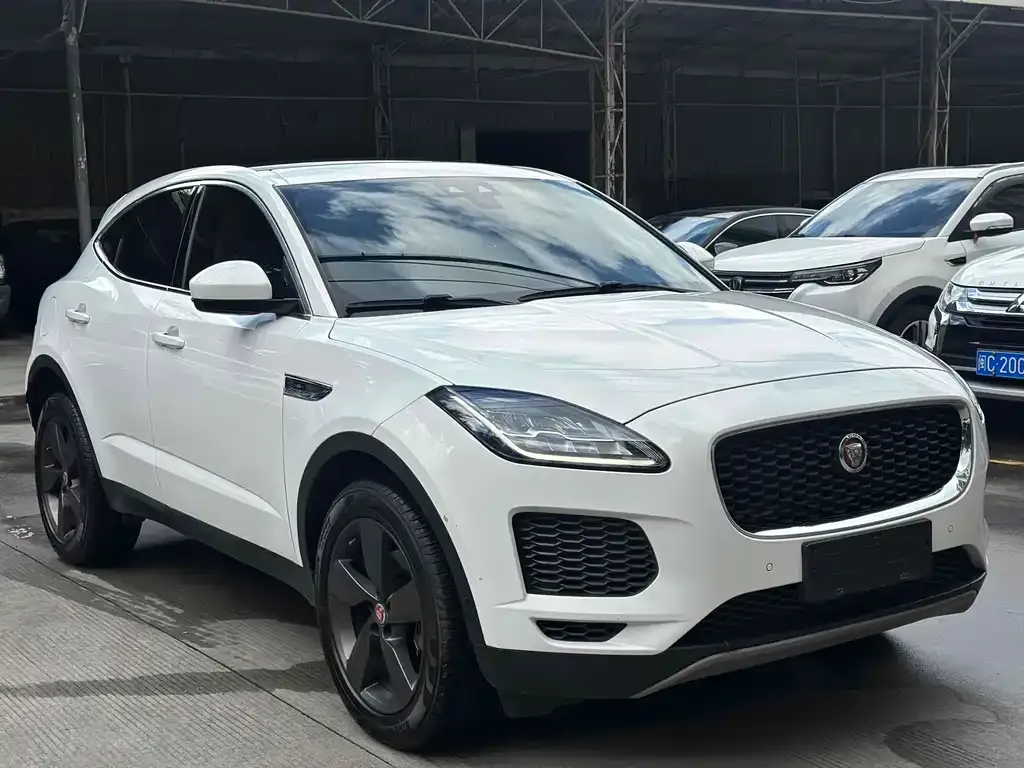 Jaguar E-PACE — фото 3