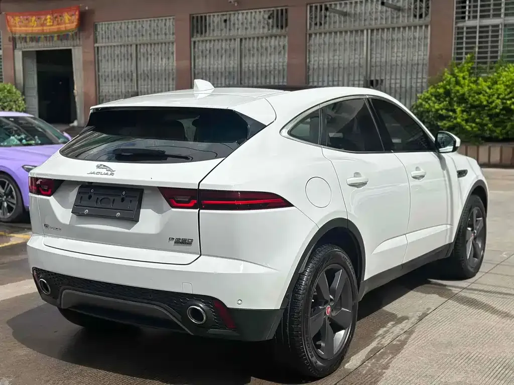 Jaguar E-PACE — фото 9