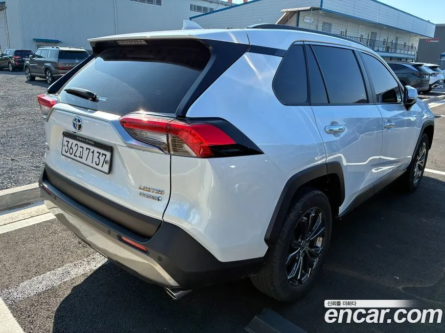 Toyota RAV4 — фото 5
