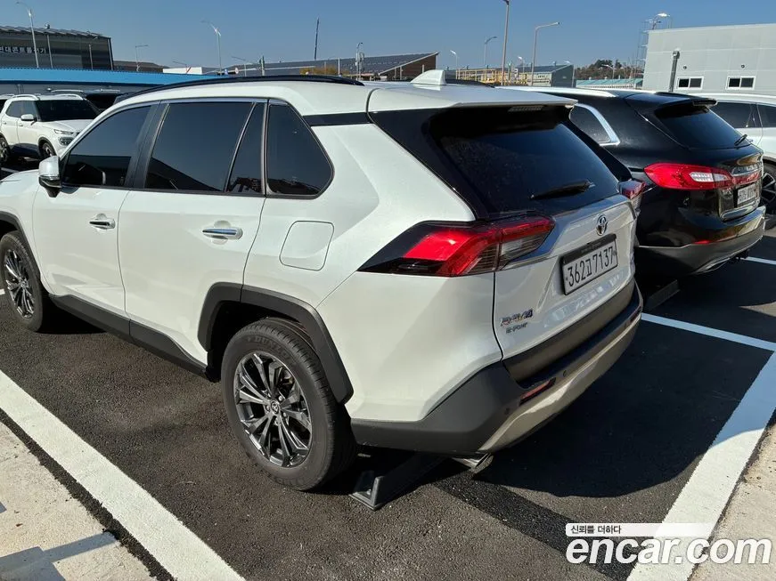 Toyota RAV4 — фото 7