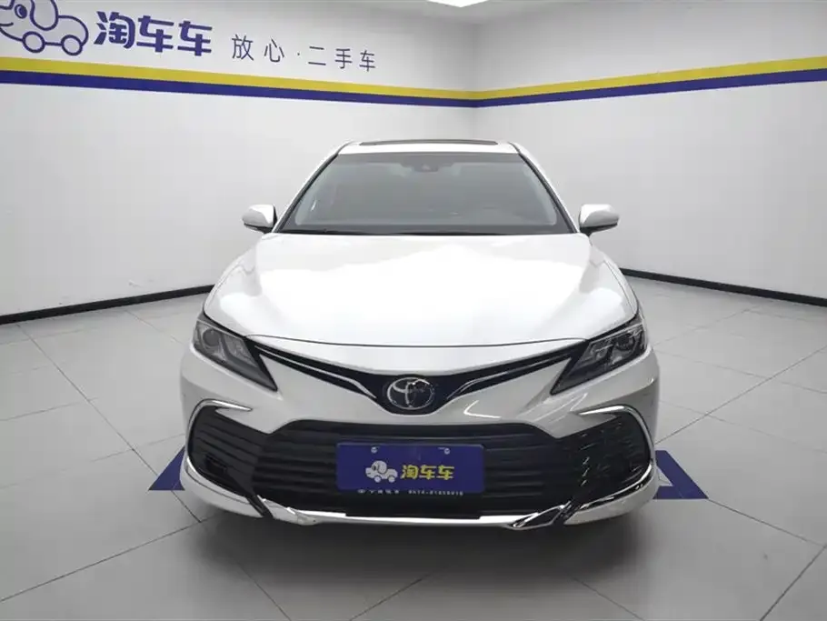 Toyota Camry — фото 2