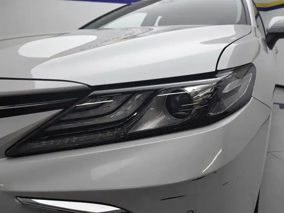 Toyota Camry — фото 5