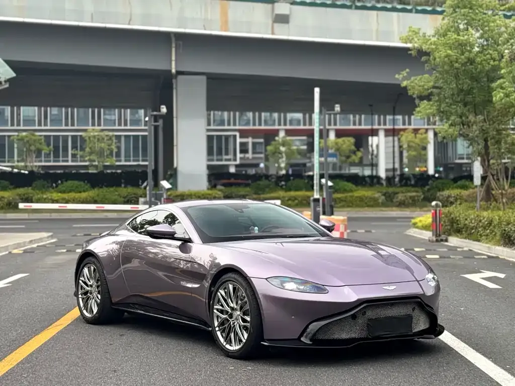Aston Martin V8 Vantage 2022 из CN, фото 2