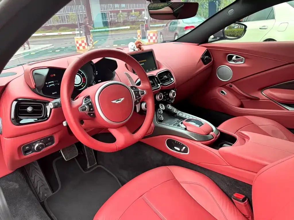 Aston Martin V8 Vantage 2022 из CN, фото 5