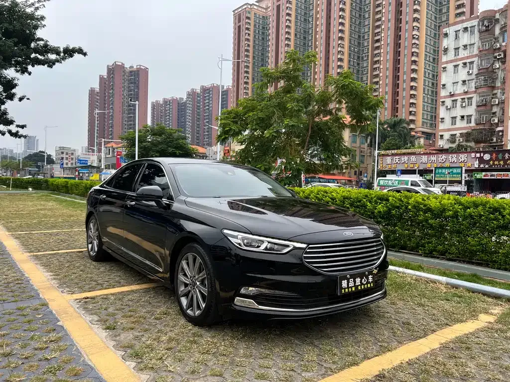 Ford Taurus — фото 1