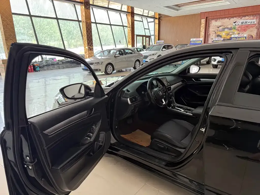 Honda Accord — фото 10