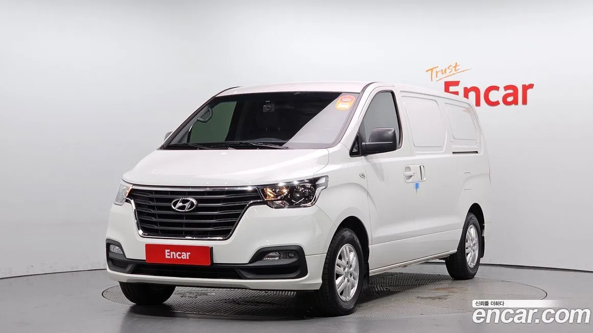 Hyundai Starex — фото 1