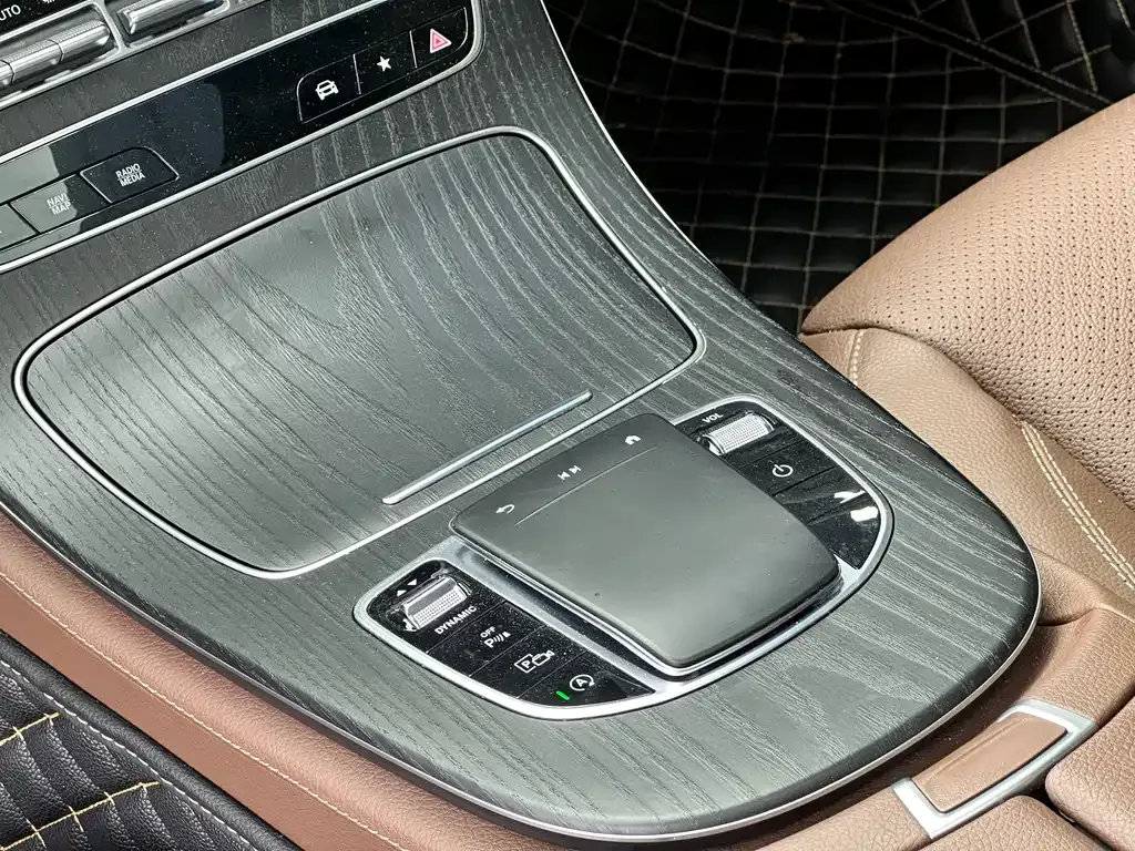 Mercedes-Benz E-Class — фото 10