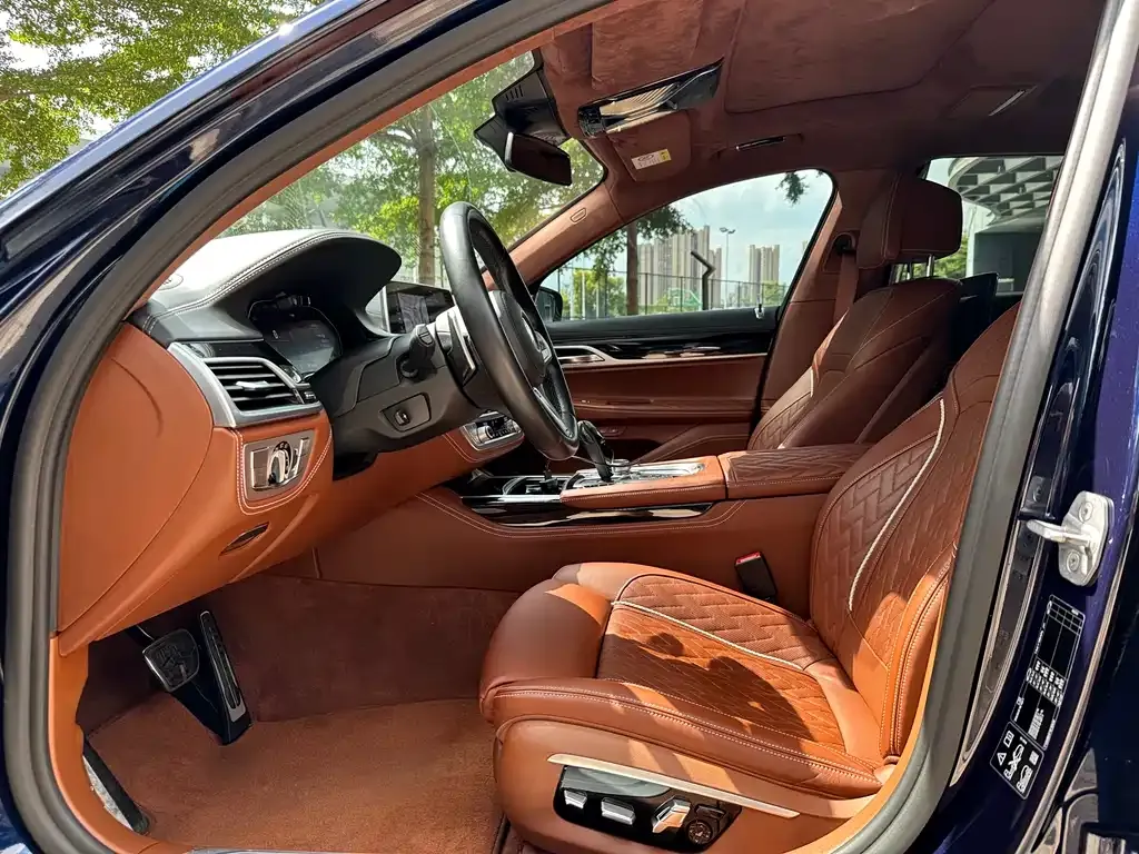 BMW 7 Series 2021 из CN, фото 7