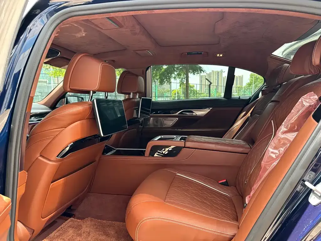 BMW 7 Series 2021 из CN, фото 8