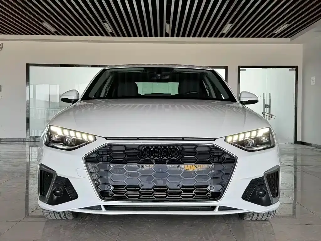 Audi A4L 2021 из CN, фото 2