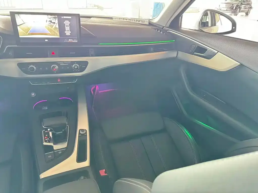 Audi A4L 2021 из CN, фото 9
