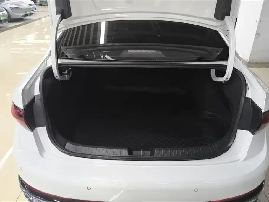 Volkswagen Sagitar 2023 из CN, фото 4