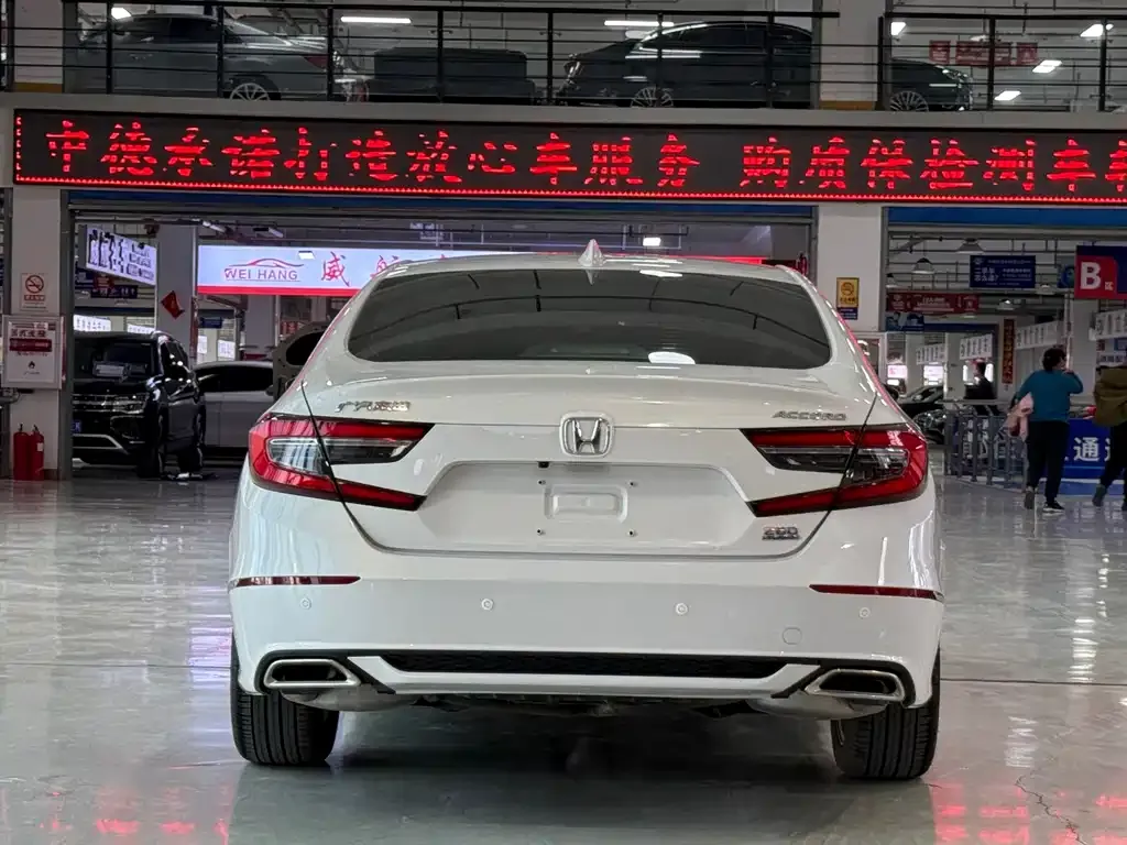 Honda Accord — фото 7