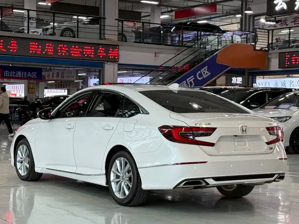Honda Accord — фото 8