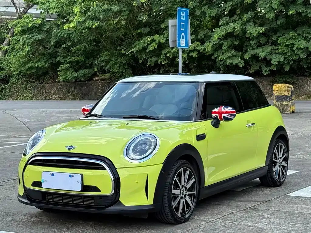 MINI Cooper (3-door) — фото 1
