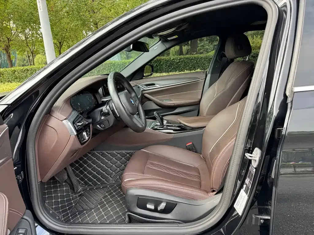 BMW 5 Series 2023 из CN, фото 3