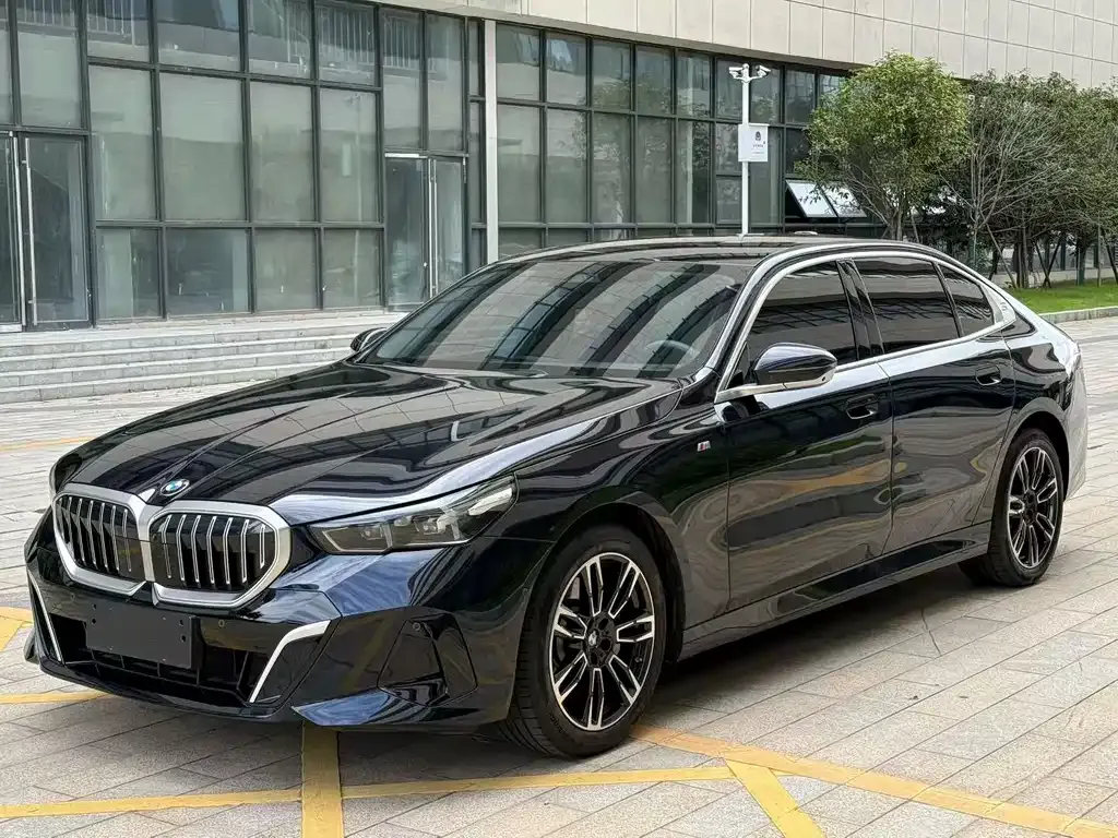 BMW 5 Series 2025 из CN, фото 1