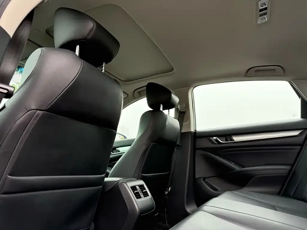 Honda Accord — фото 10