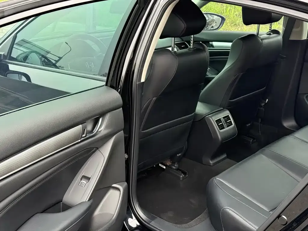 Honda Accord — фото 9