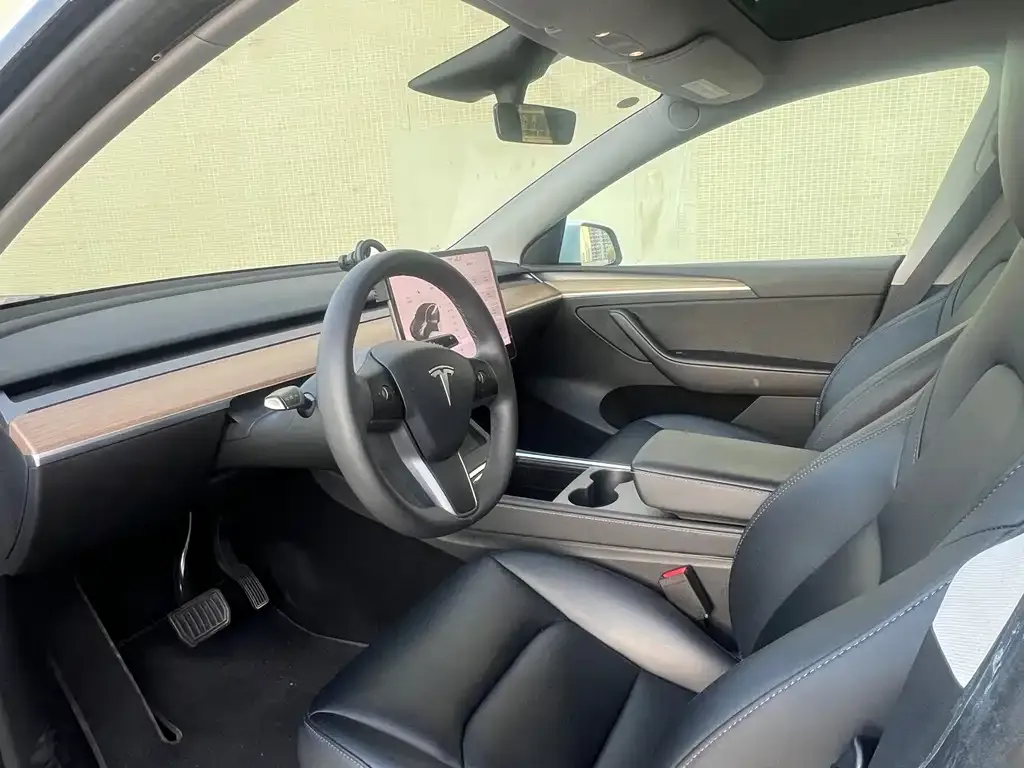 Tesla Model Y — фото 5