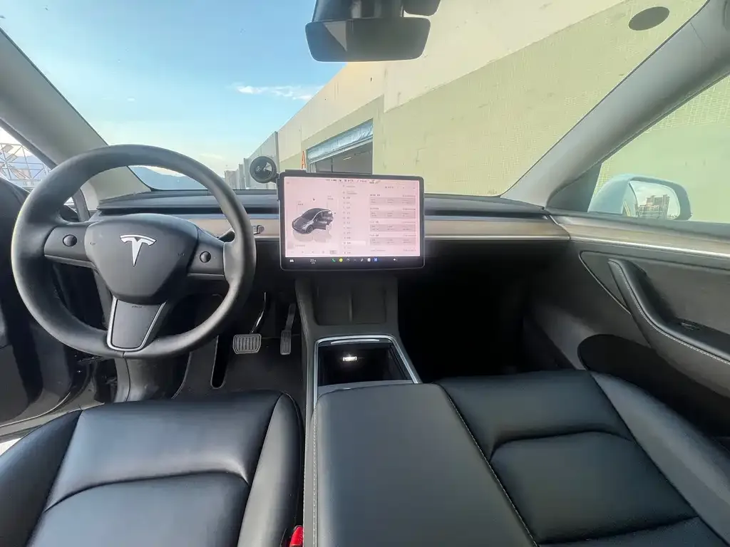 Tesla Model Y — фото 7