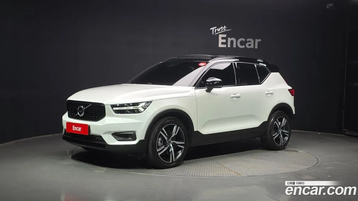 Volvo XC40 — фото 1