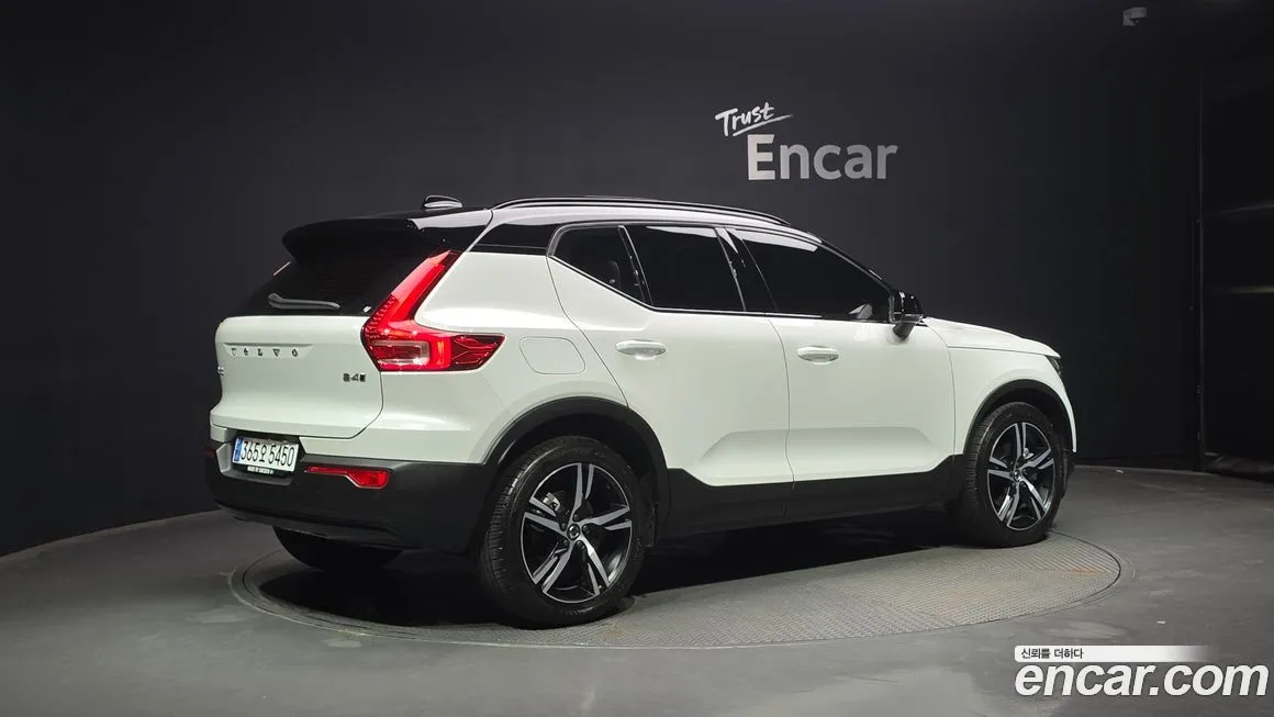Volvo XC40 — фото 2
