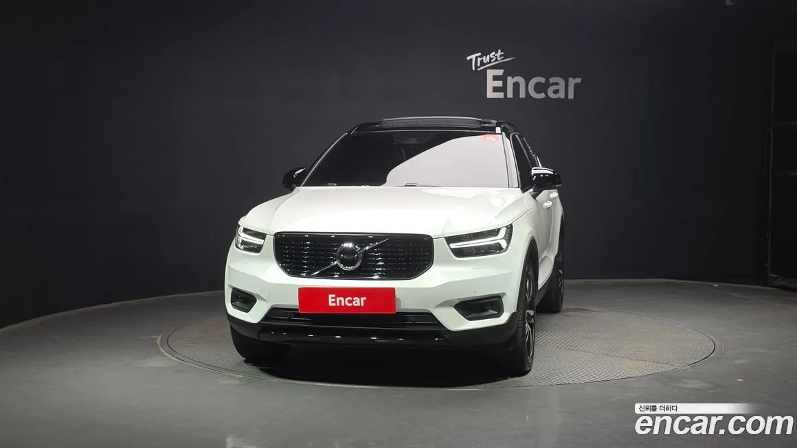 Volvo XC40 — фото 3