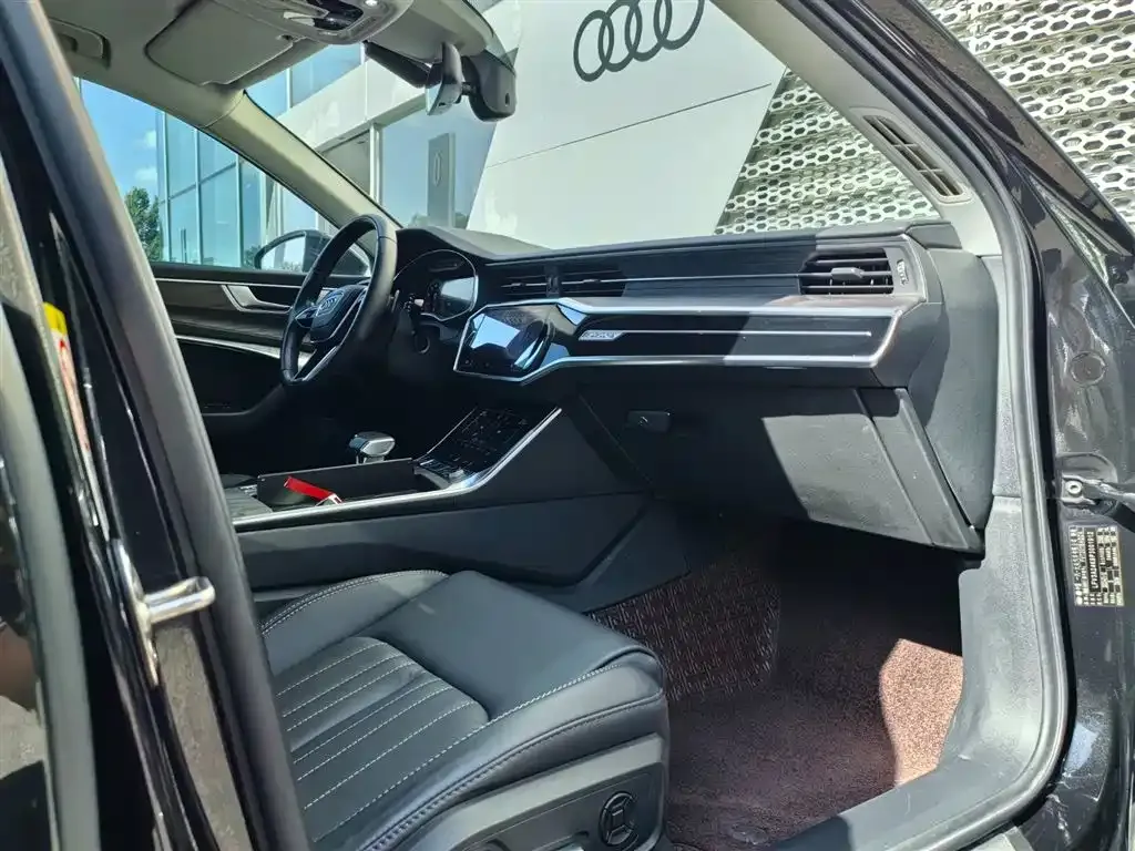 Audi A6L 2023 из CN, фото 9
