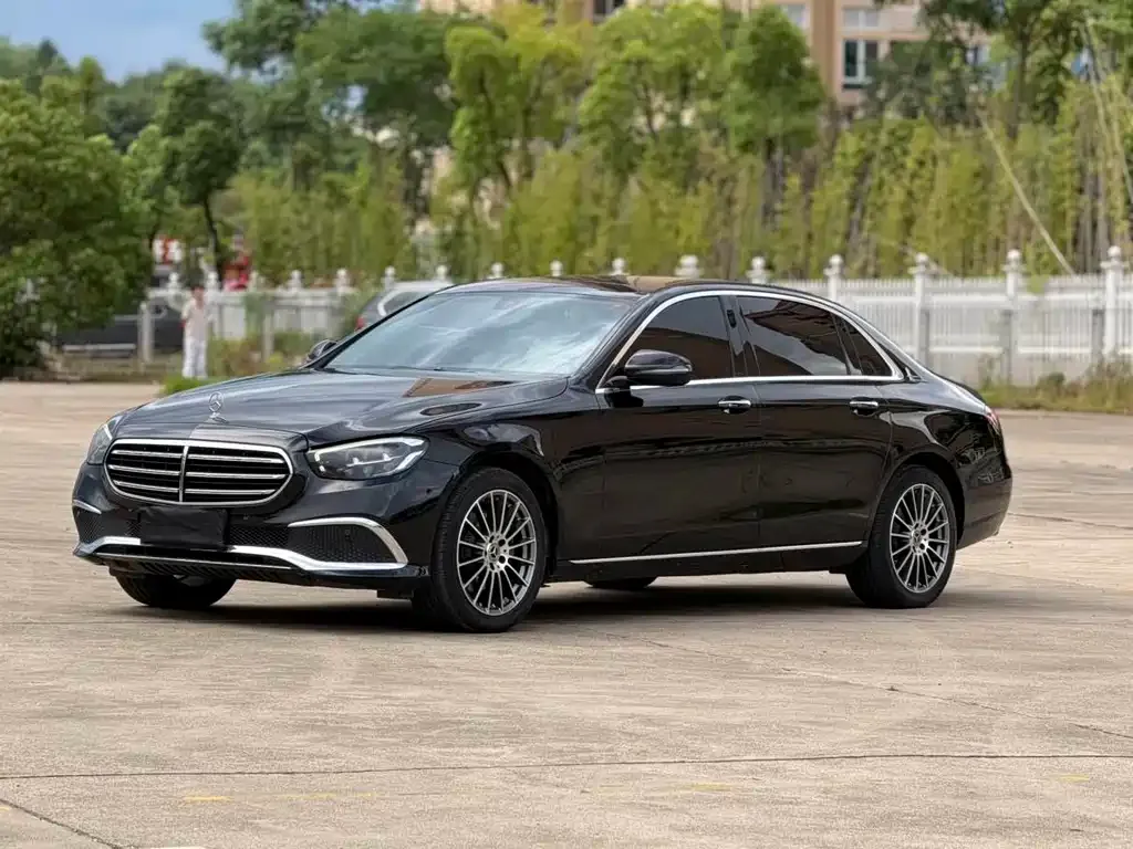 Mercedes-Benz E-Class — фото 2