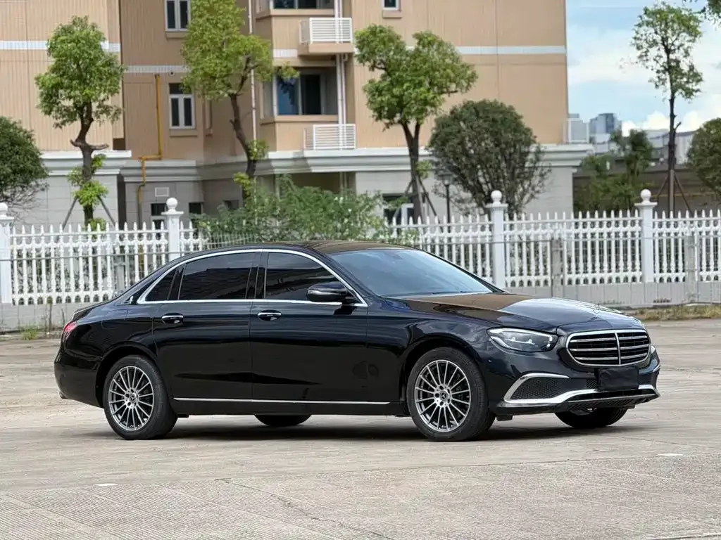 Mercedes-Benz E-Class — фото 4