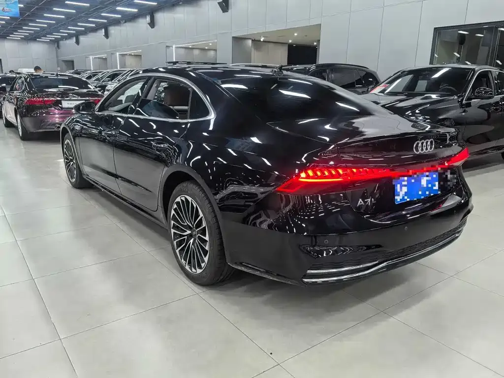 Audi A7L — фото 9