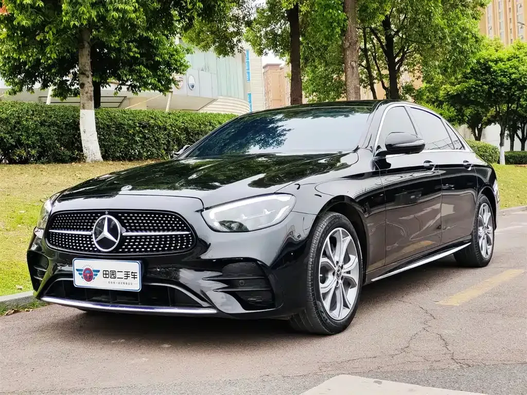 Mercedes-Benz E-Class — фото 1