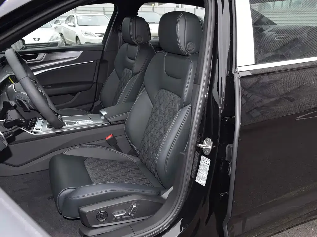 Audi A6L 2025 из CN, фото 3