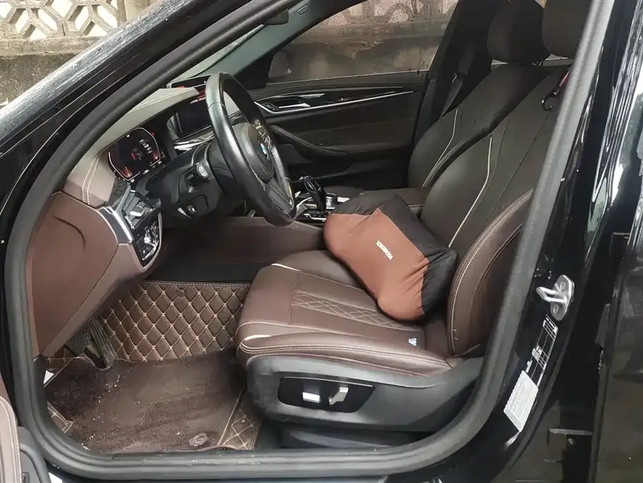 BMW 5 Series 2023 из CN, фото 8