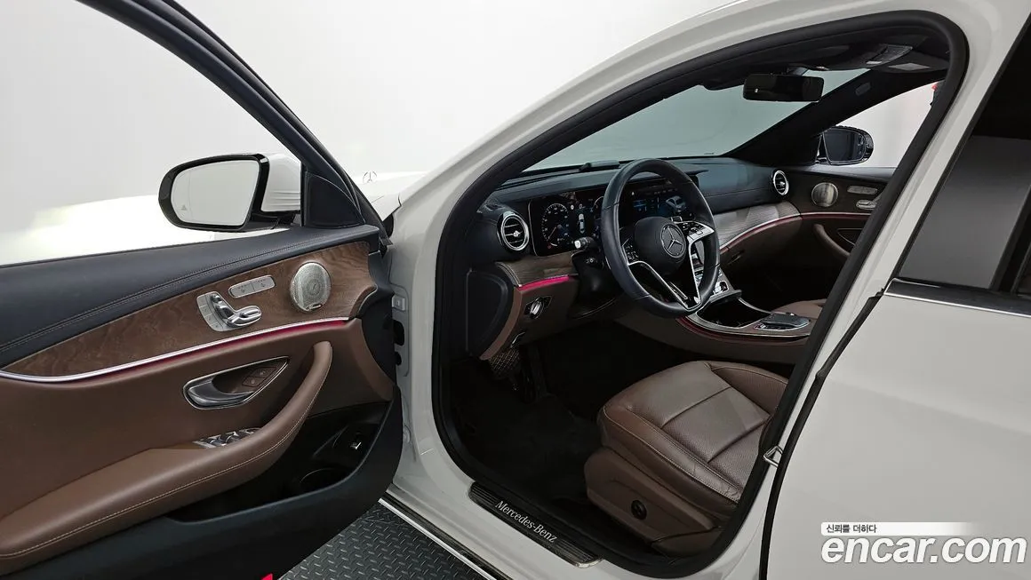 Mercedes-Benz E-Class — фото 10