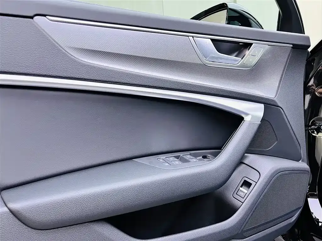 Audi A6L 2025 из CN, фото 10