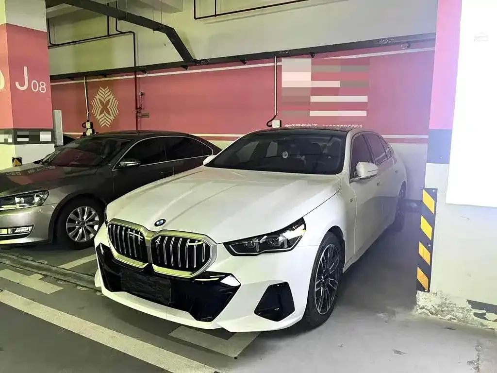 BMW 5 Series 2025 из CN, фото 1