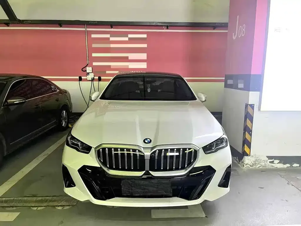 BMW 5 Series 2025 из CN, фото 2