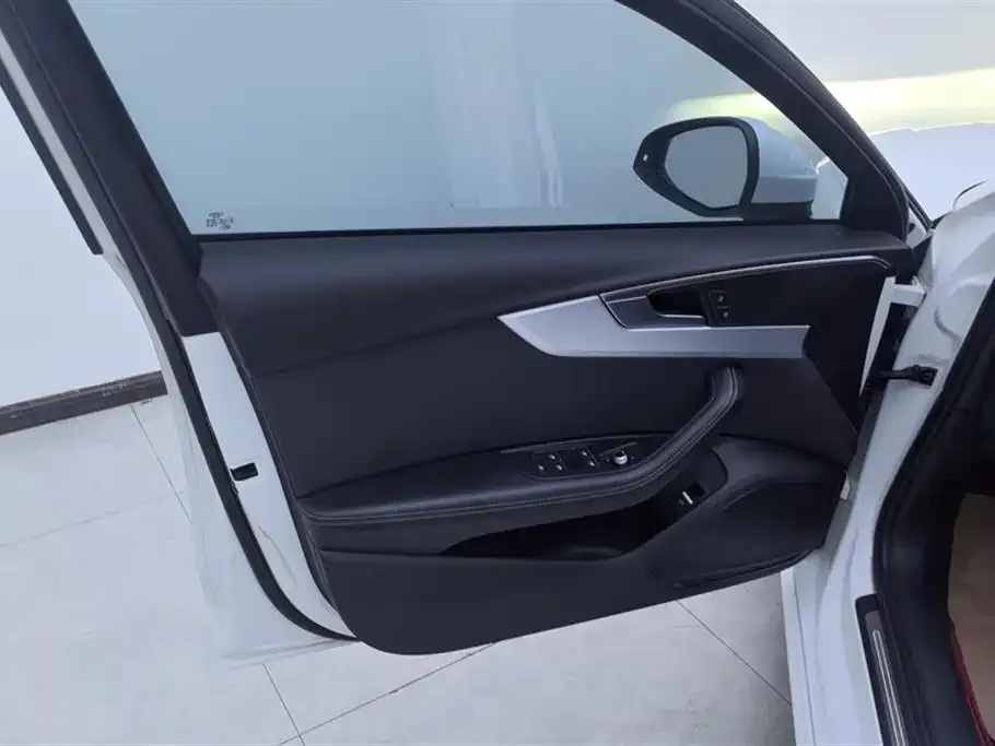 Audi A4L 2021 из CN, фото 7