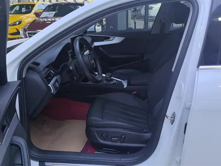 Audi A4L 2021 из CN, фото 9