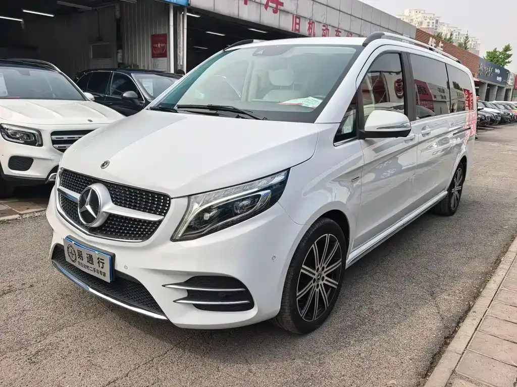 Mercedes-Benz V-Class — фото 1