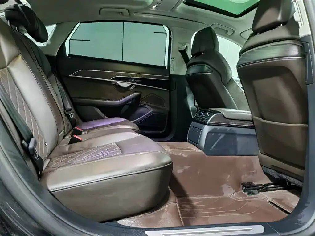 Audi A8 2022 из CN, фото 6