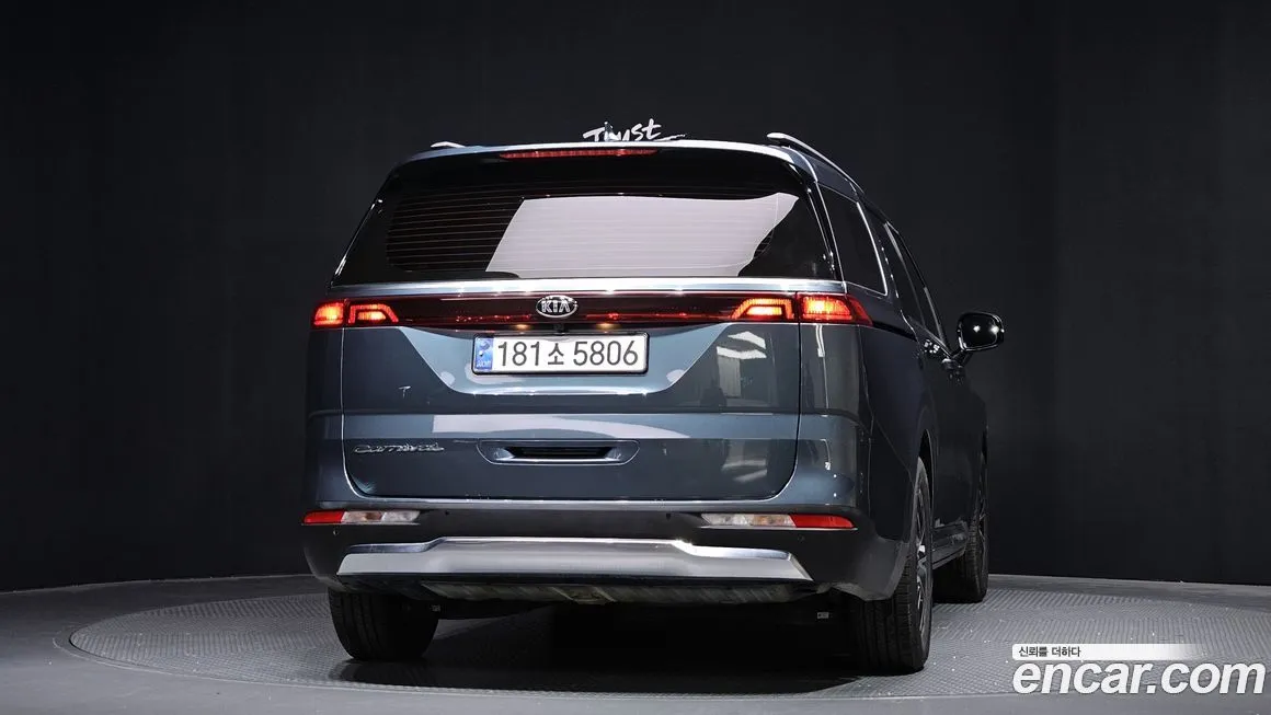 Kia Carnival — фото 4