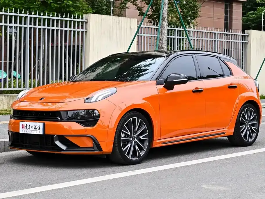 Lynk & Co 02 Hatchback — фото 1