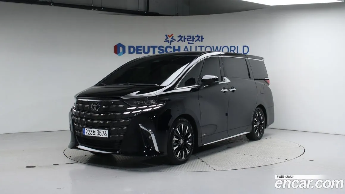 Toyota Alphard — фото 1
