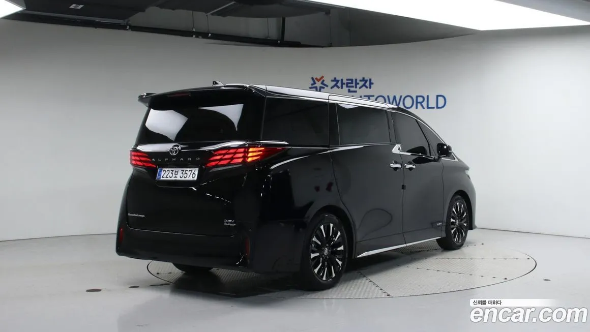 Toyota Alphard — фото 2