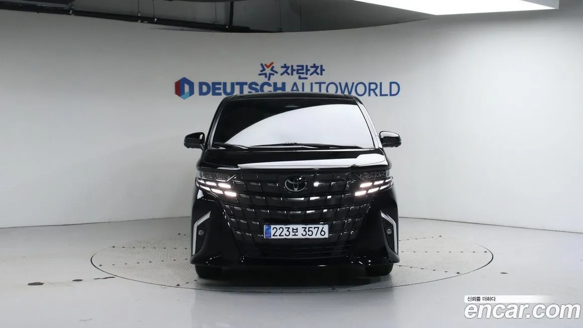 Toyota Alphard — фото 3