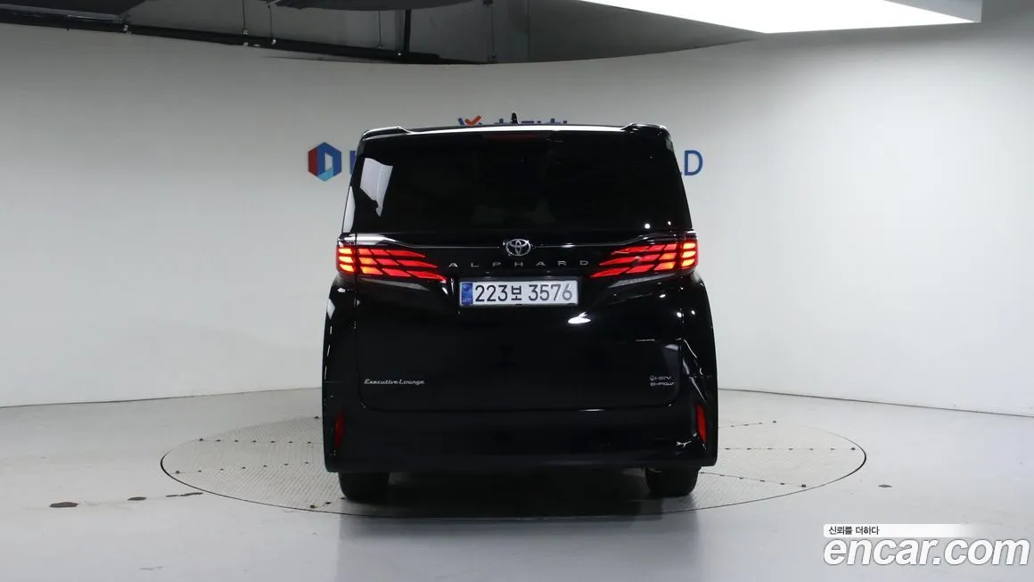 Toyota Alphard — фото 4